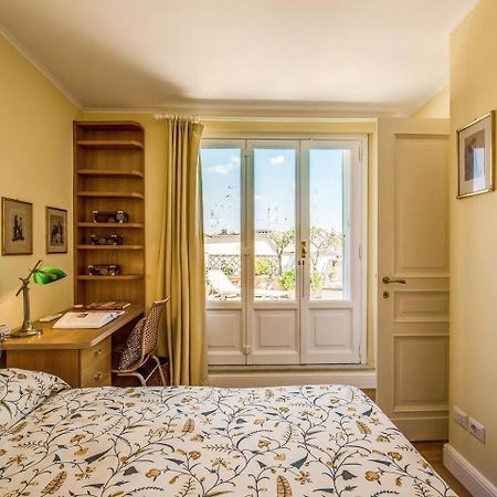 Attic With Terrace Overlooking St Peters Basilica Rome Extérieur photo