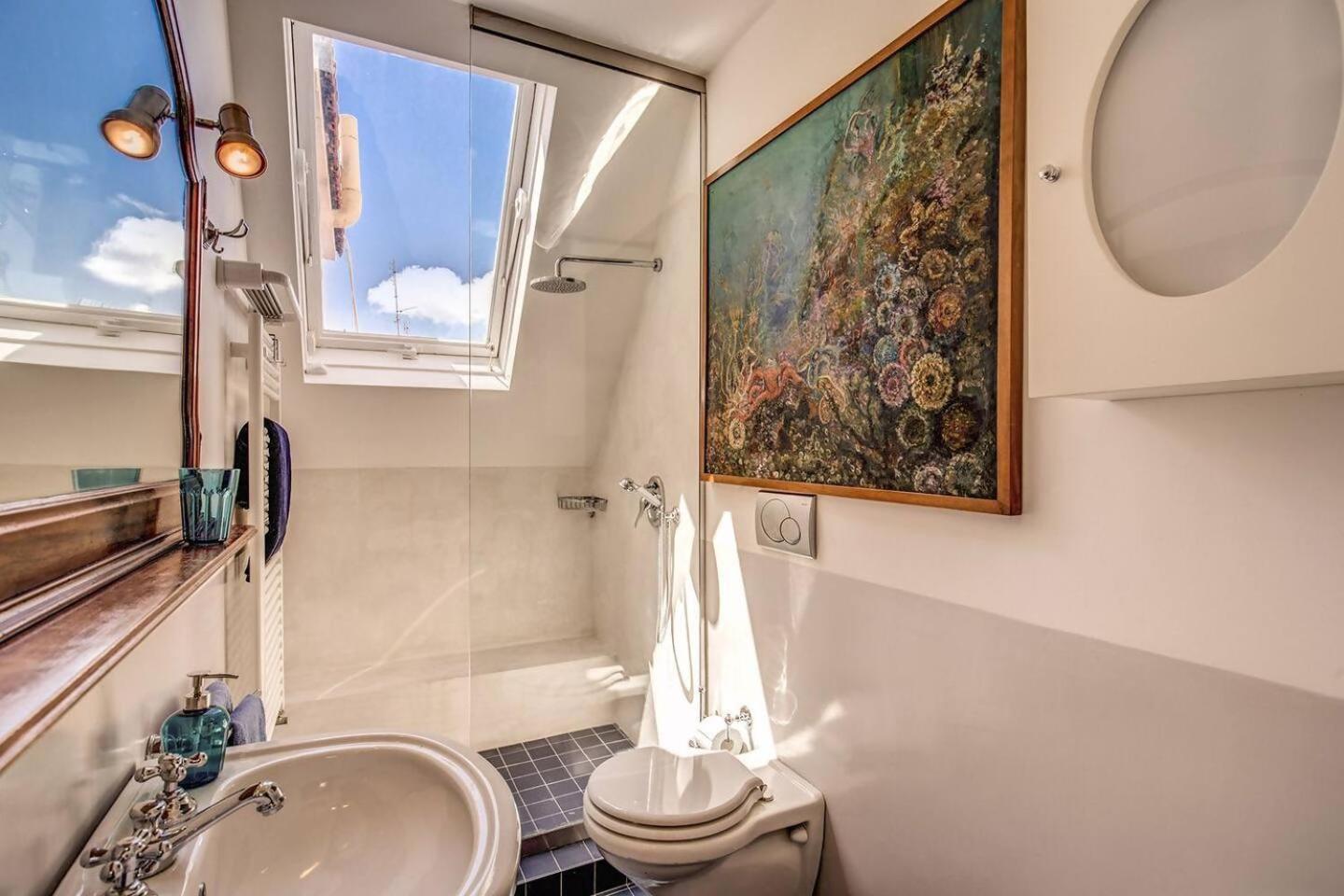 Attic With Terrace Overlooking St Peters Basilica Rome Extérieur photo