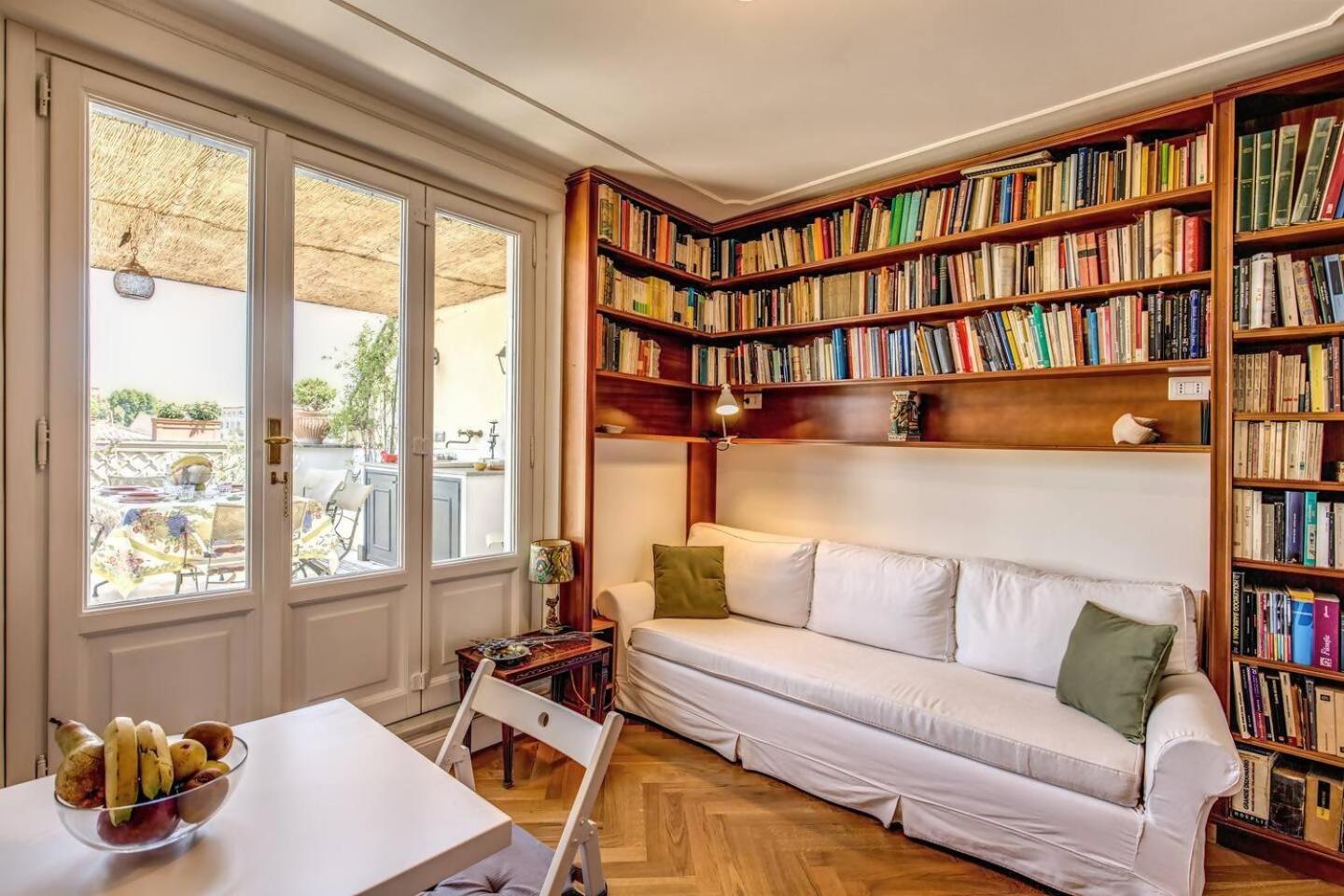 Attic With Terrace Overlooking St Peters Basilica Rome Extérieur photo